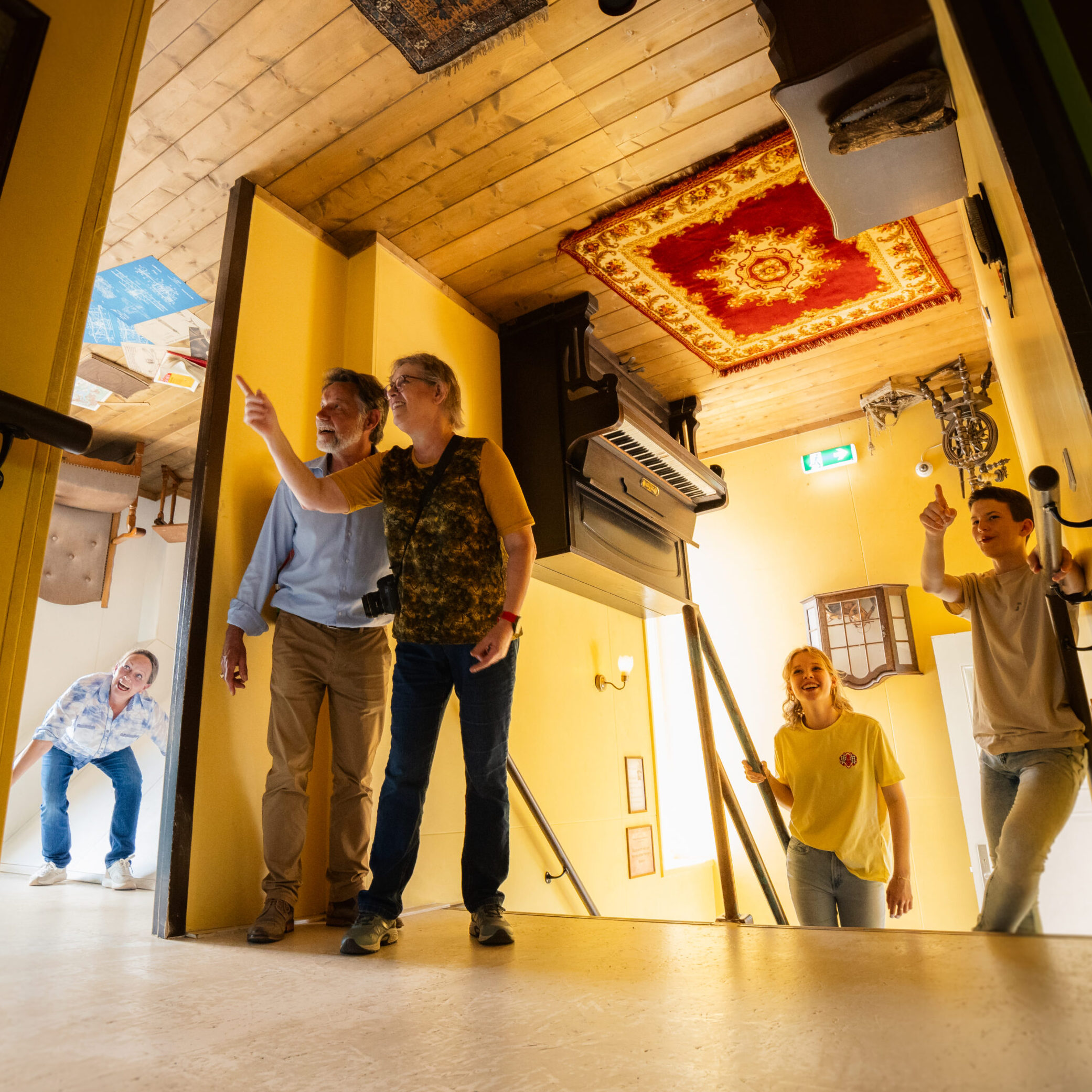 Huis op de Kop bij Mind Mystery, de ideale groepsactiviteit Limburg