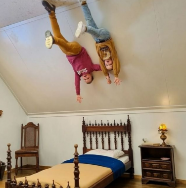 Slaapkamer bij Huis op de Kop in Mind Mystery.