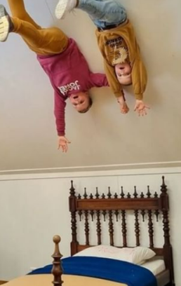 Slaapkamer bij Huis op de Kop in Mind Mystery.